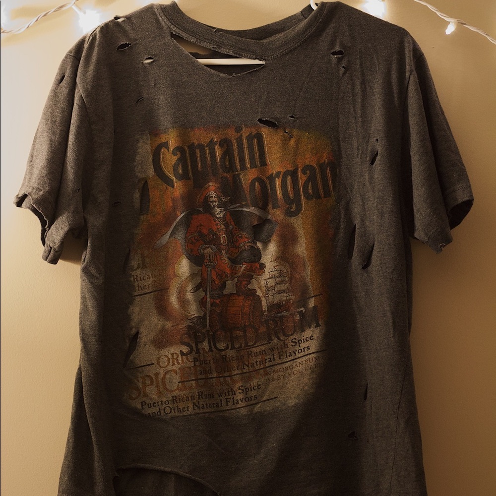 Captain Morgan distressed graphic tee